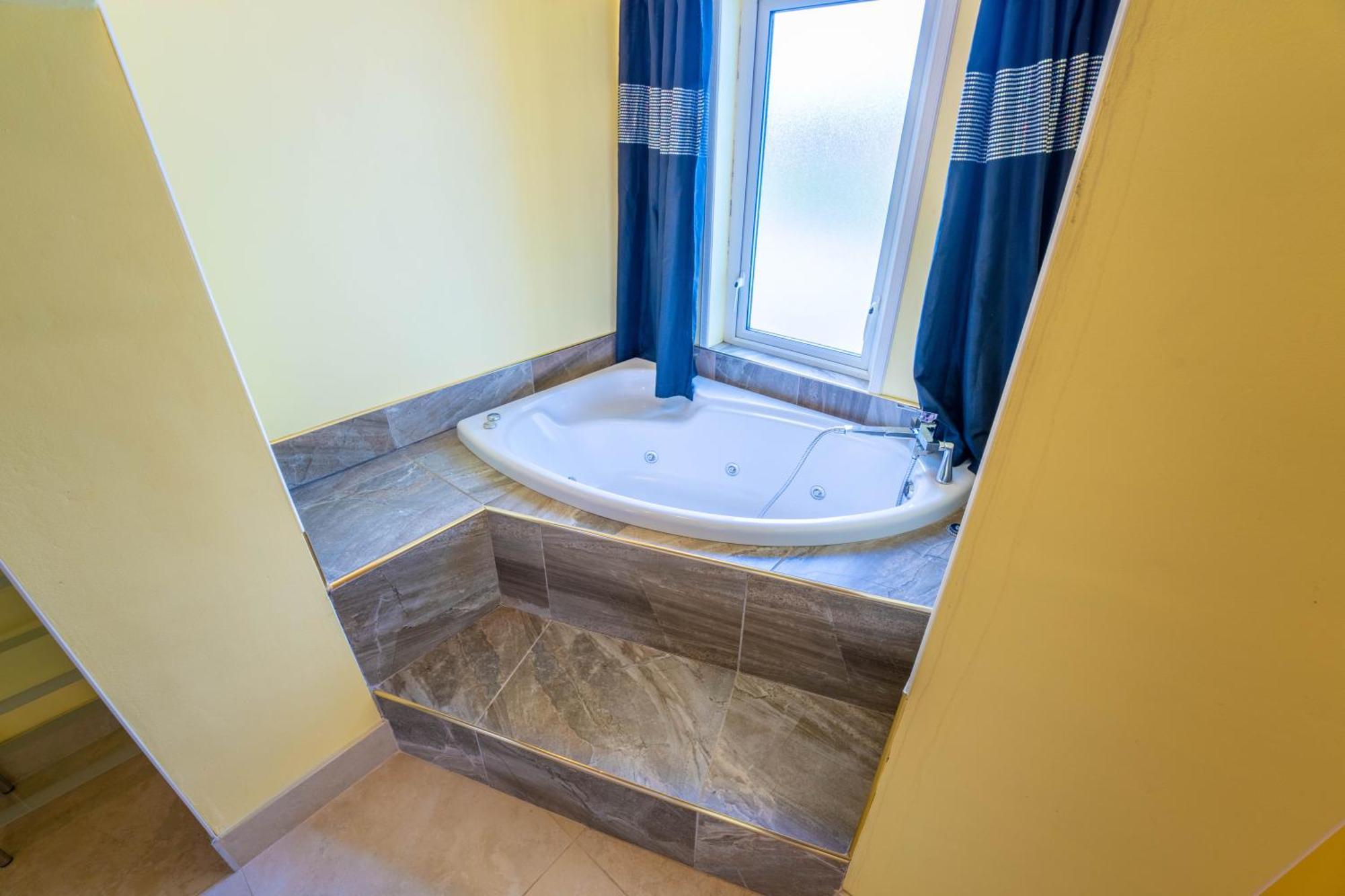 Ferndale Luxury Boutique Bed & Breakfast Keel  Exteriör bild