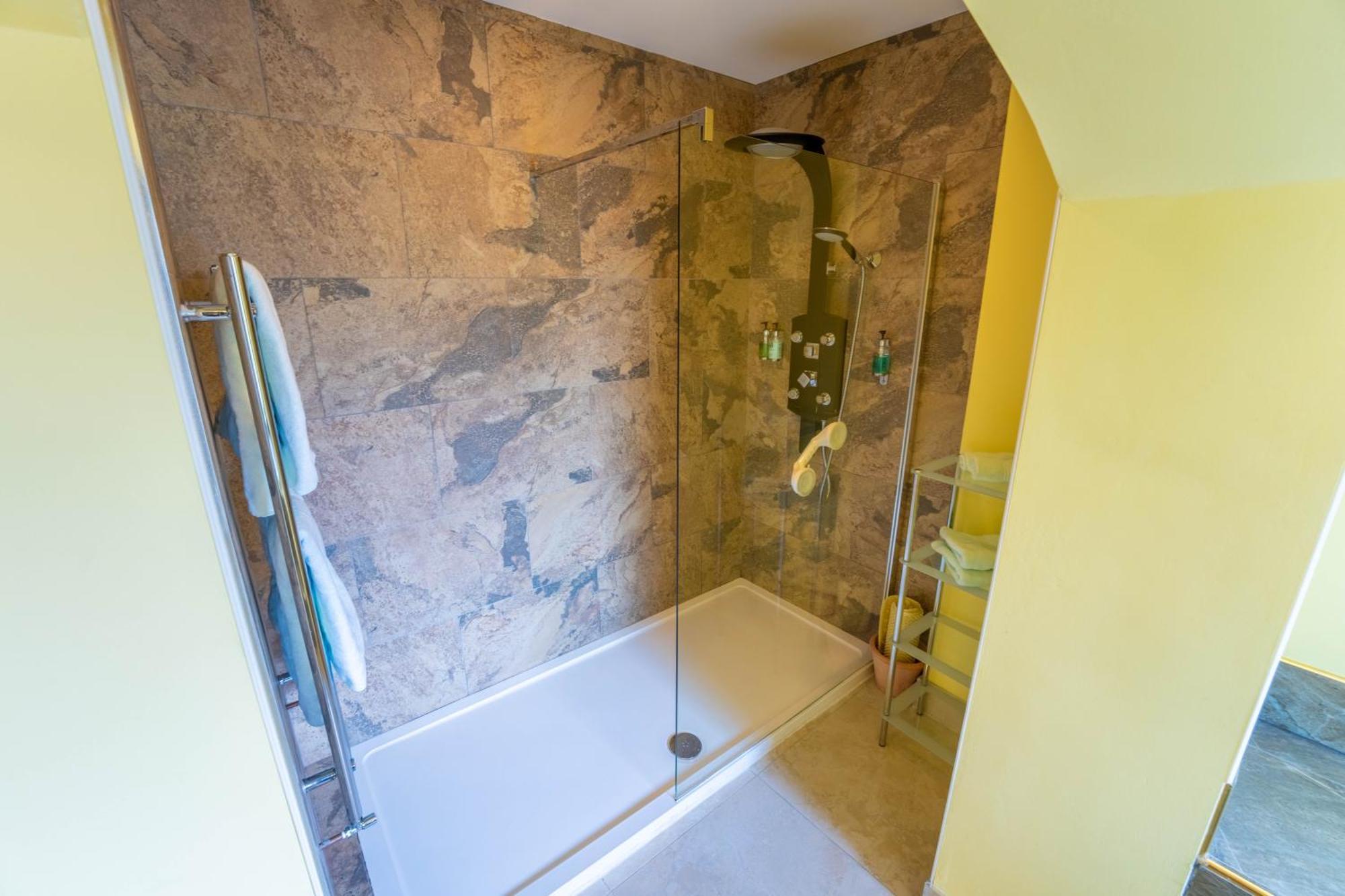 Ferndale Luxury Boutique Bed & Breakfast Keel  Exteriör bild
