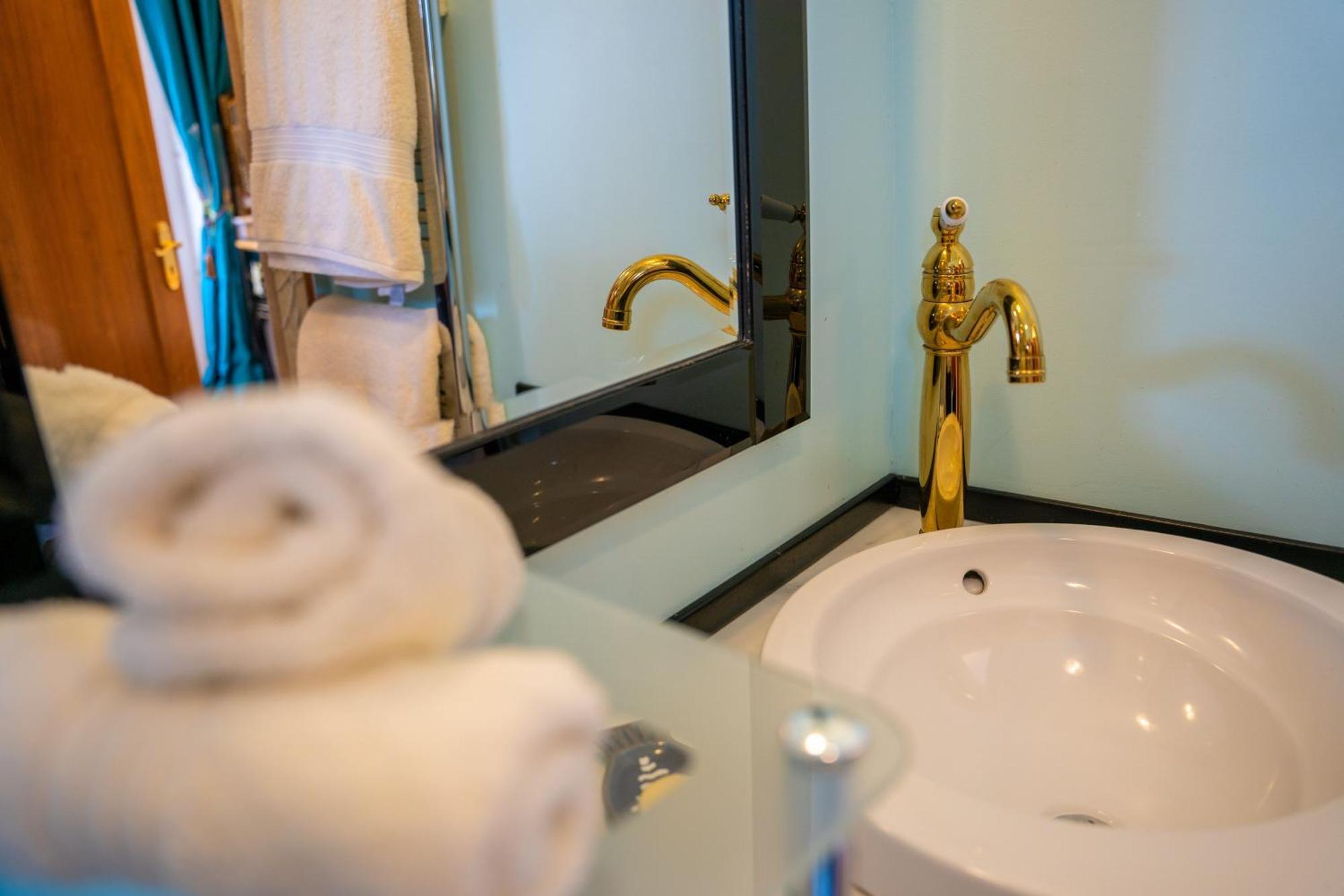 Ferndale Luxury Boutique Bed & Breakfast Keel  Exteriör bild